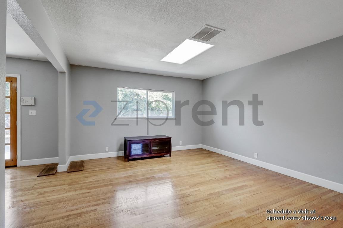 7621 Rosewood Dr - Photo 3 of 19