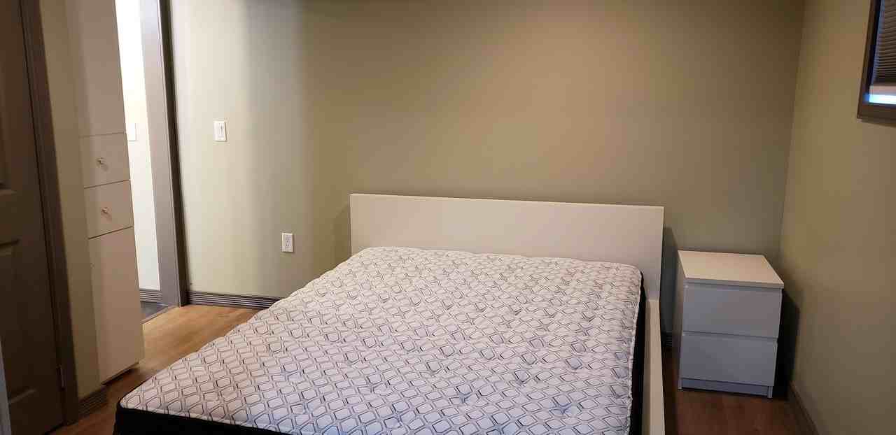 320 14 Avenue Northeast - Photo 3 of 6