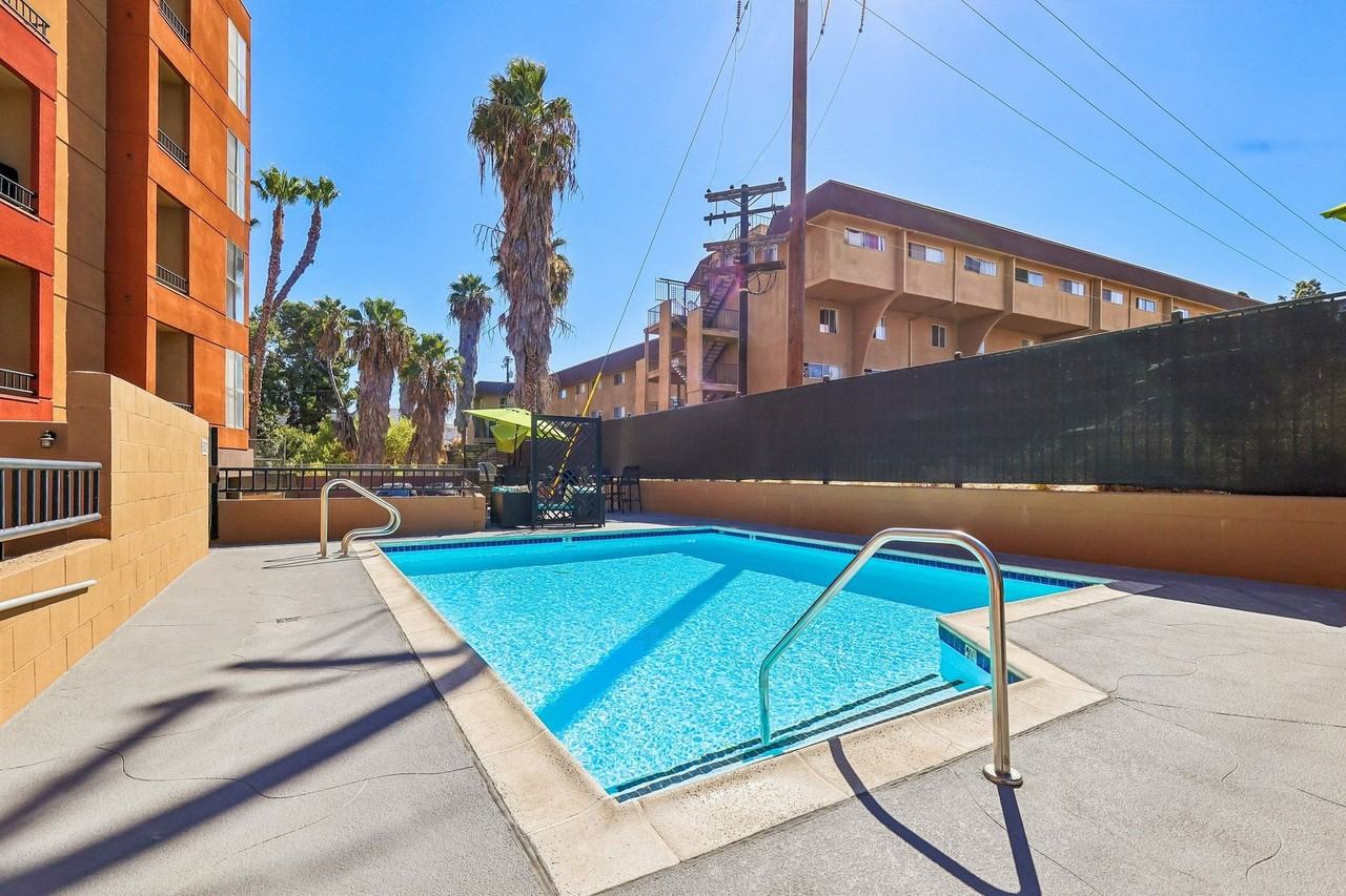Diplomat Apartments - Photo 5 of 50