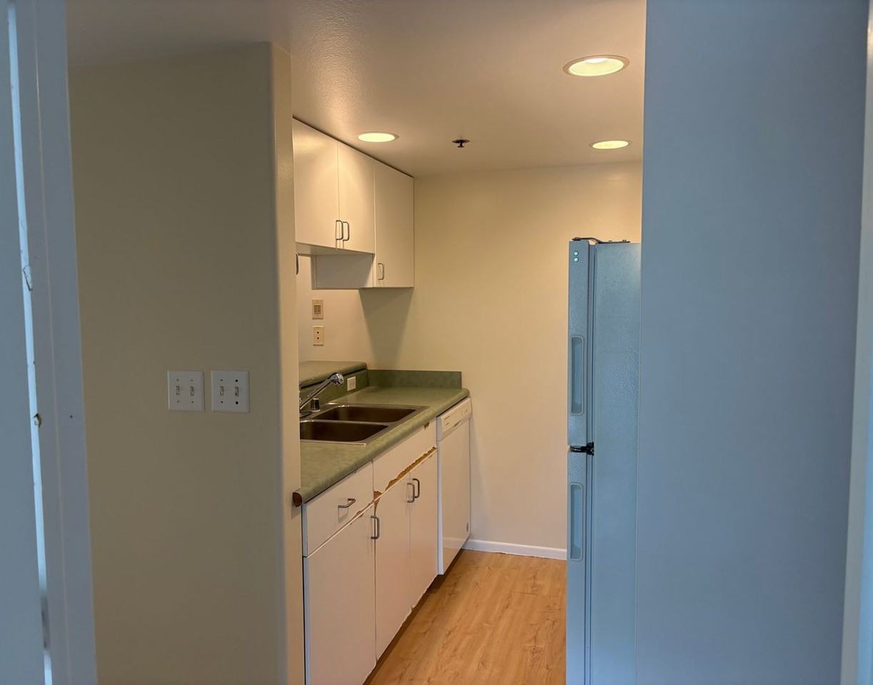 949 Prospect St #302 - Photo 4 of 7