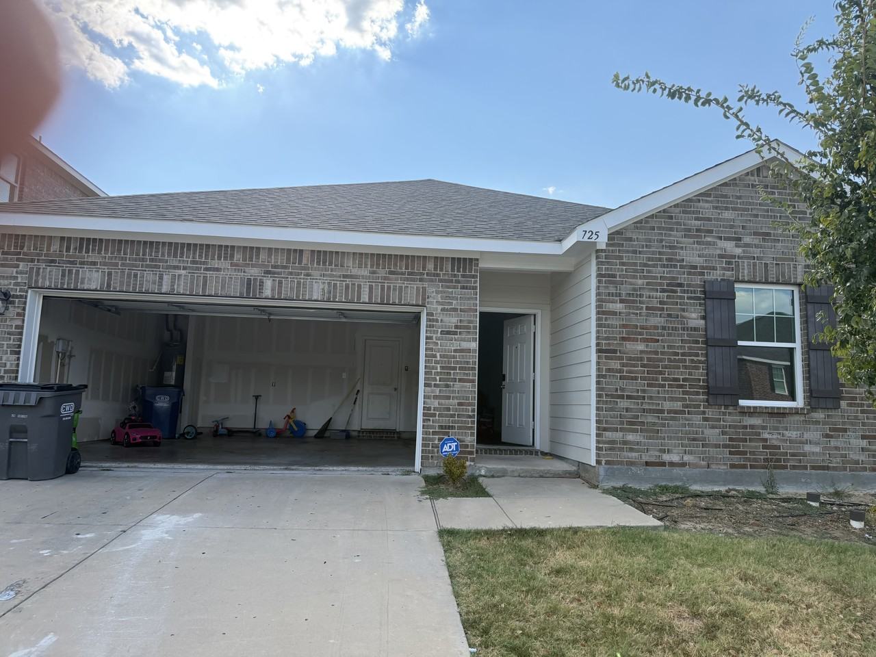 725 Yorkshire Dr #NA - Photo 2 of 19