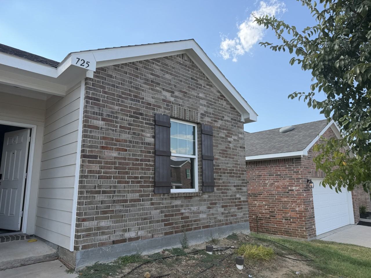725 Yorkshire Dr #NA - Photo 3 of 19