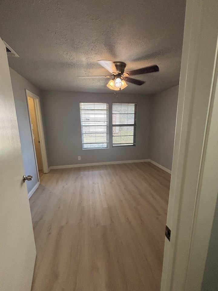 611 Smith St #NA - Photo 5 of 17