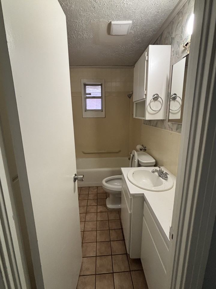 611 Smith St #NA - Photo 7 of 17