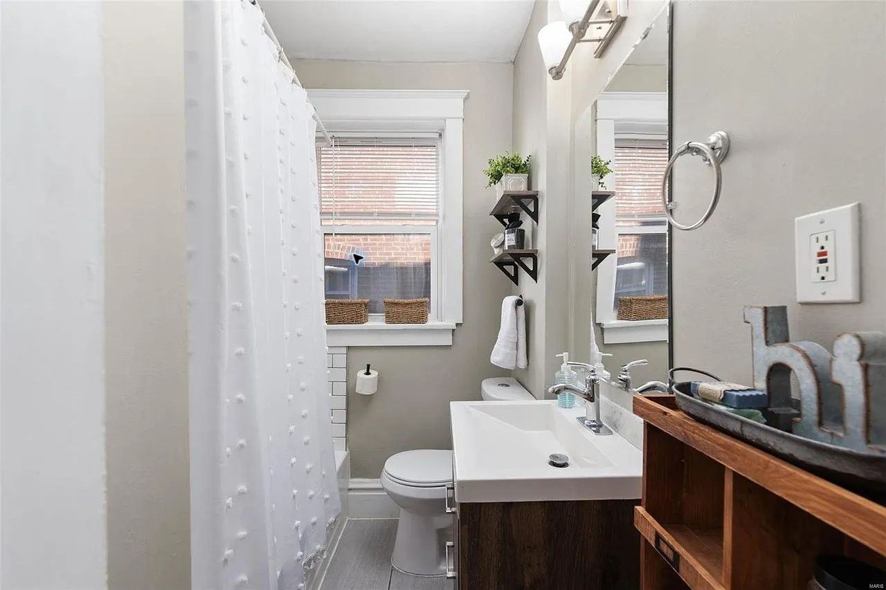4459 Russell Blvd #1W - Photo 4 of 24