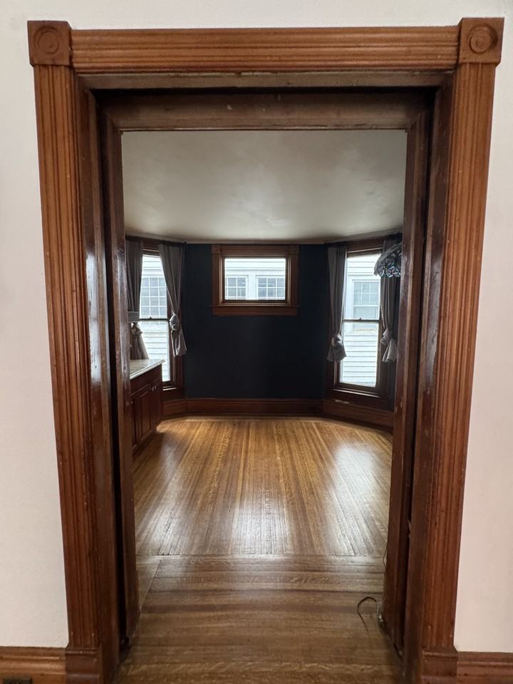 705 Columbus Pkwy - Photo 5 of 24