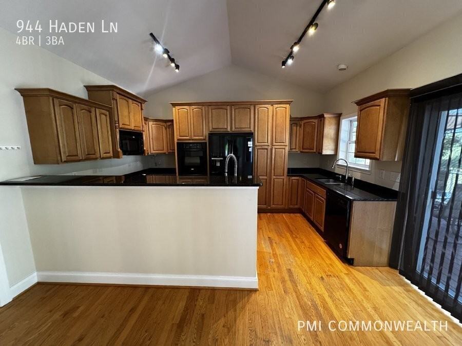 944 Haden Ln - Photo 2 of 29