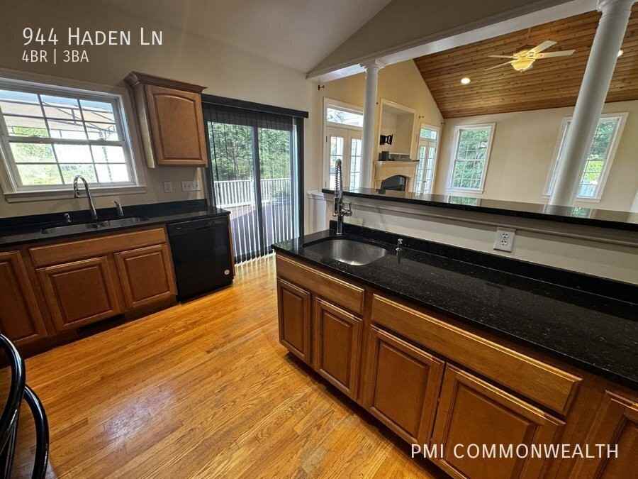 944 Haden Ln - Photo 3 of 29