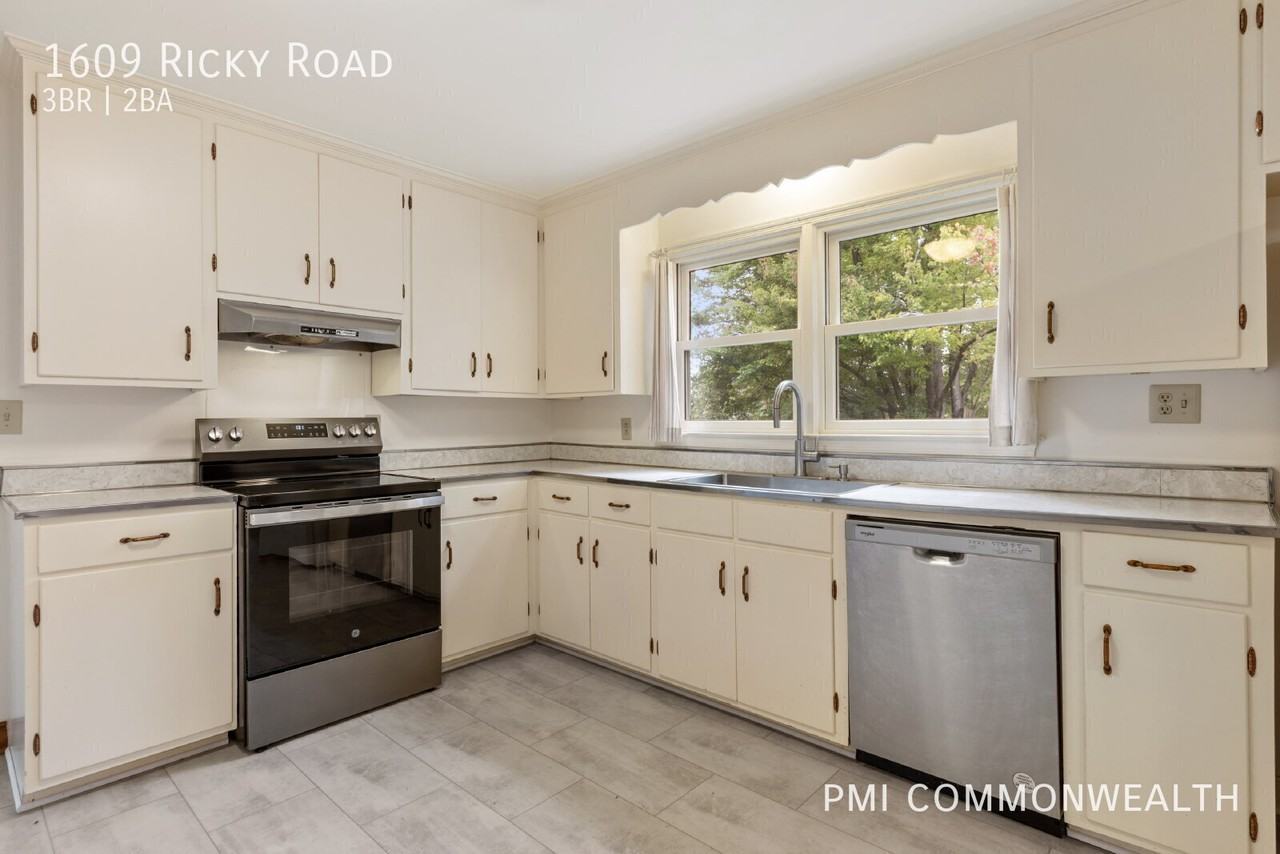 1609 Ricky Rd - Photo 3 of 35