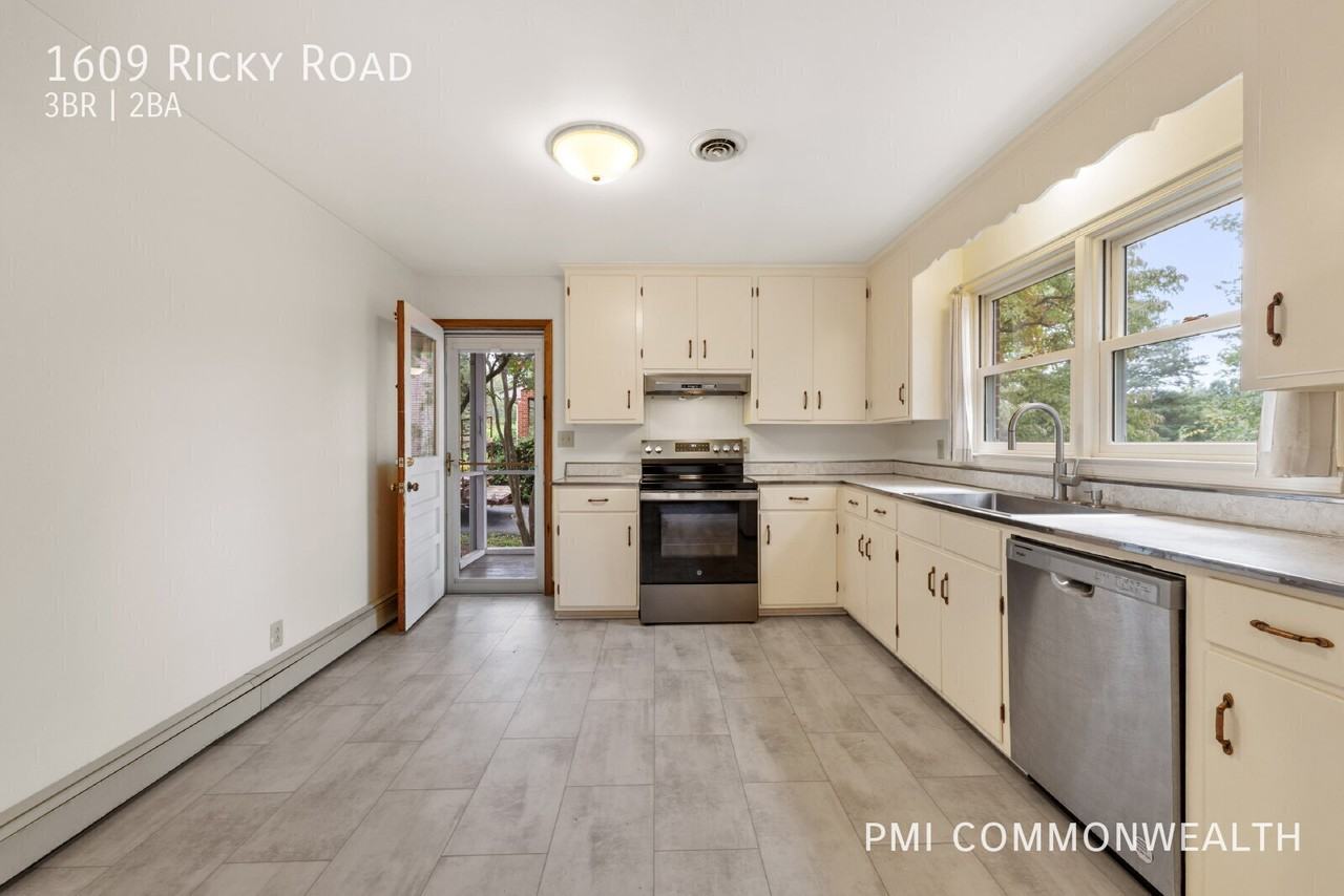 1609 Ricky Rd - Photo 4 of 35
