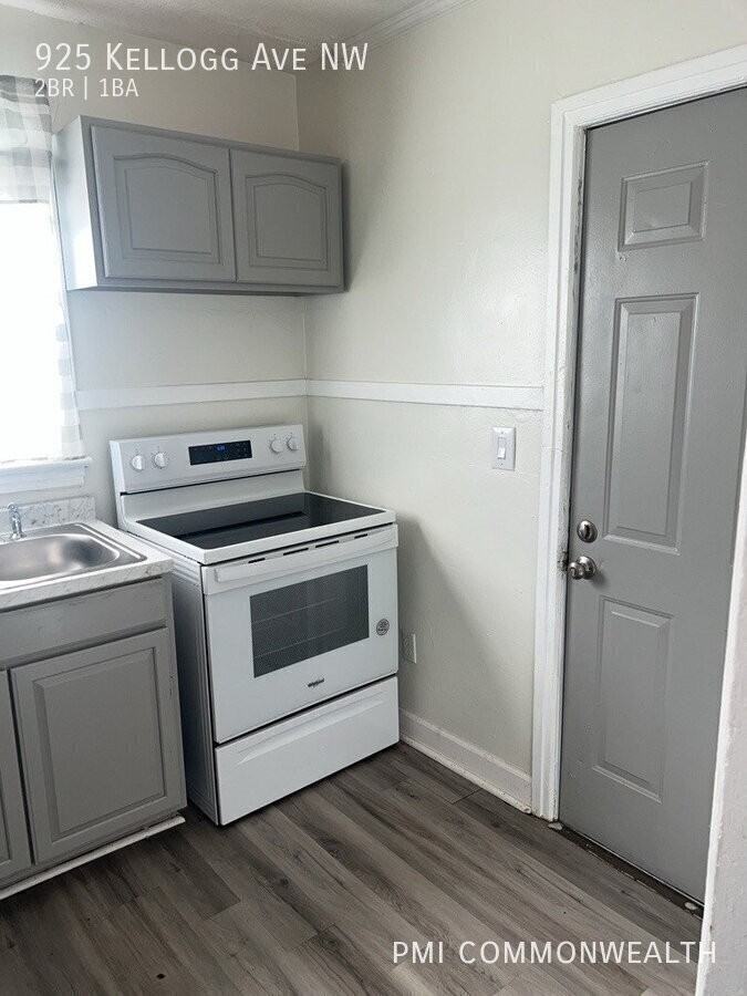 925 Kellogg Ave Nw - Photo 2 of 7