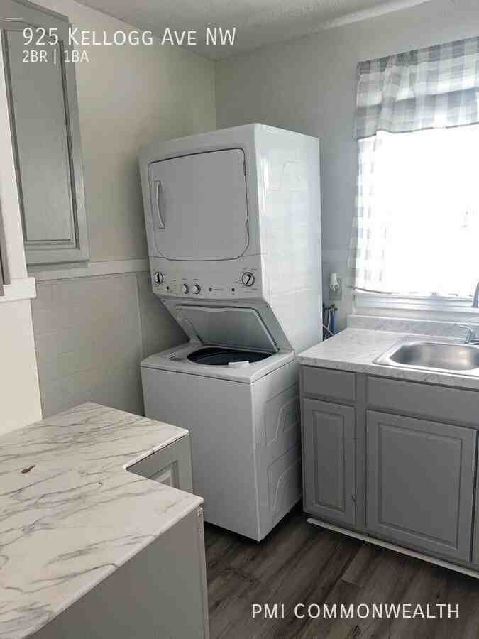925 Kellogg Ave Nw - Photo 3 of 7