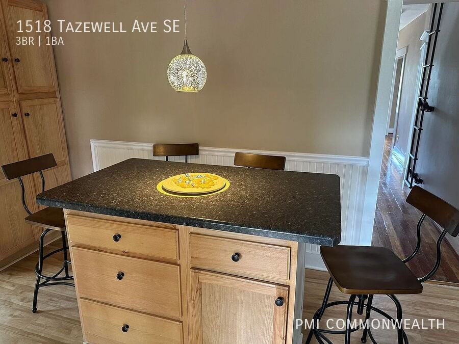 1518 Tazewell Ave Se - Photo 7 of 26