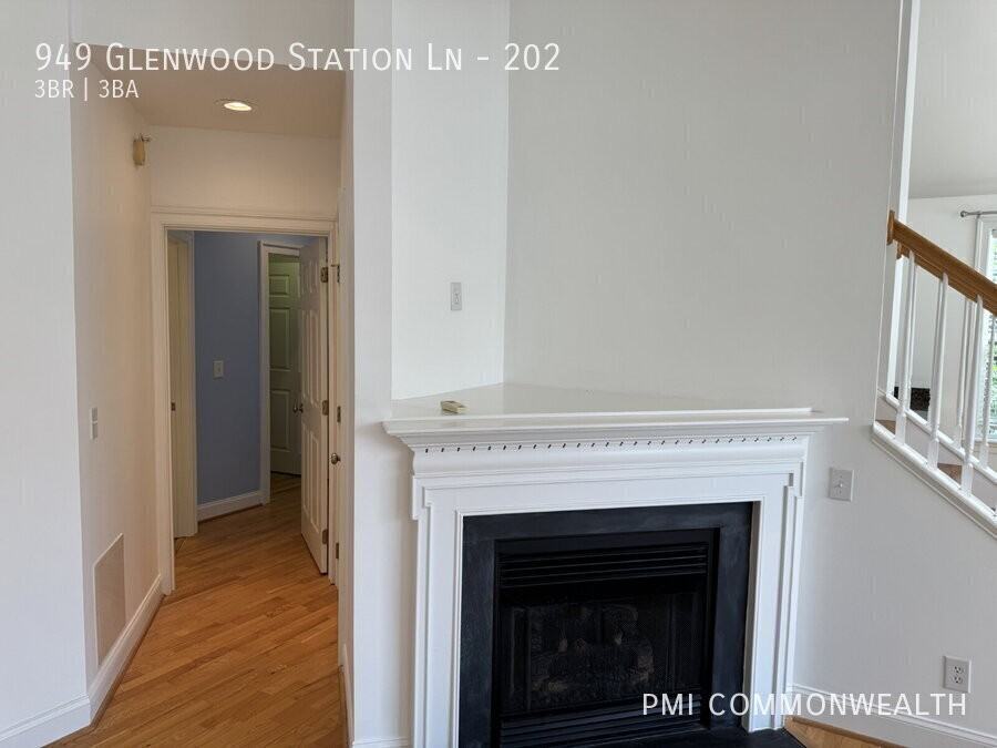 949 Glenwood Station Ln #202 - Photo 7 of 18