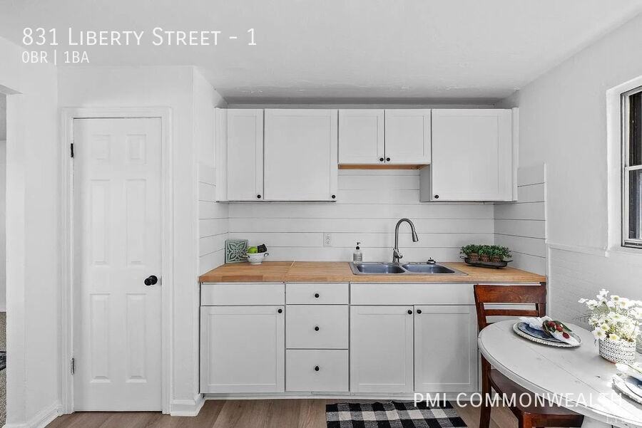 831 Liberty St #1 - Photo 4 of 24