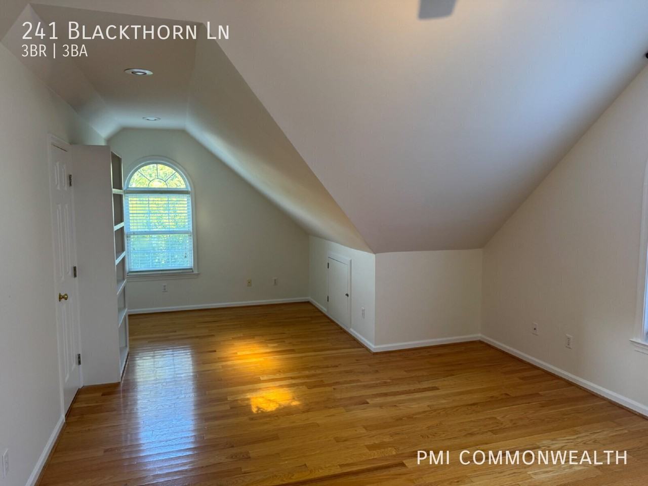 241 Blackthorn Ln - Photo 3 of 28