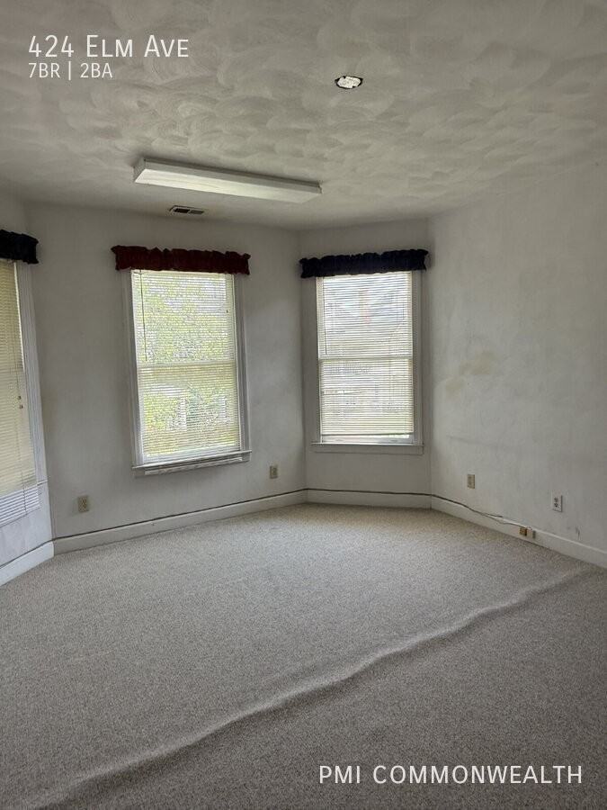 424 Elm Ave Sw - Photo 4 of 10