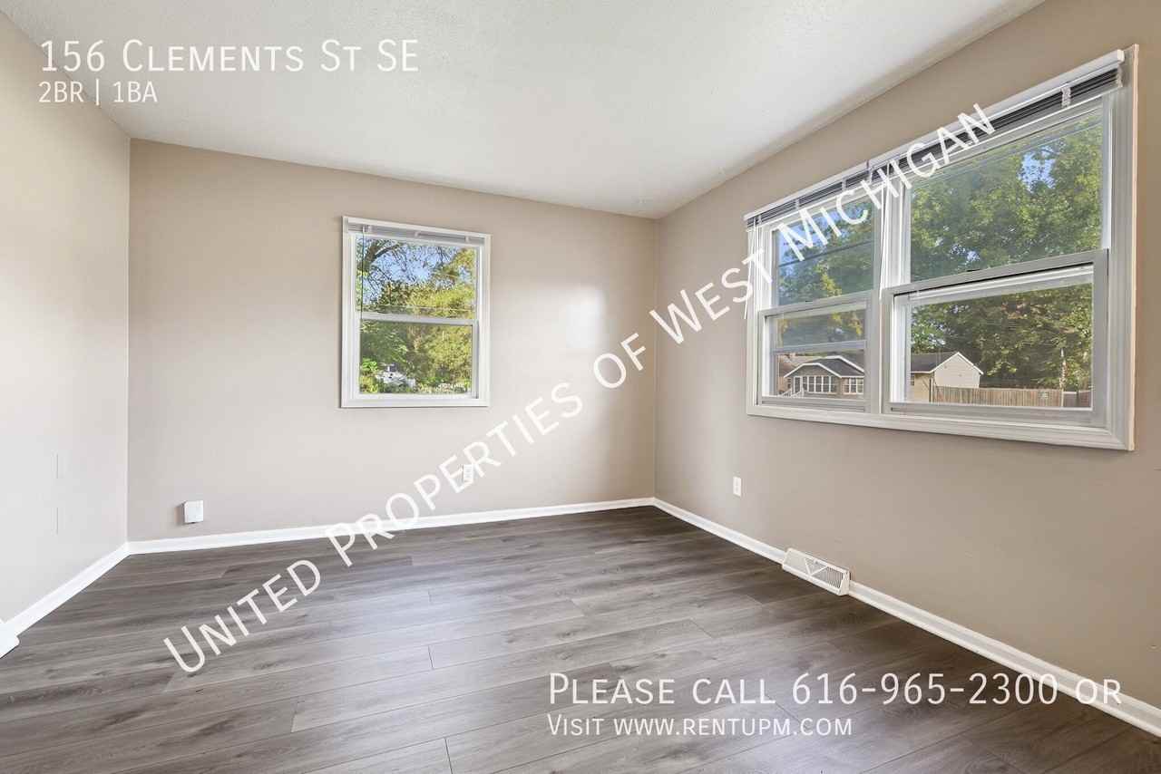 156 Clements St Se - Photo 2 of 19