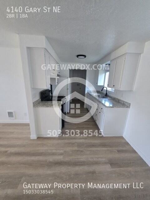4140 Gary St Ne - Photo 6 of 17