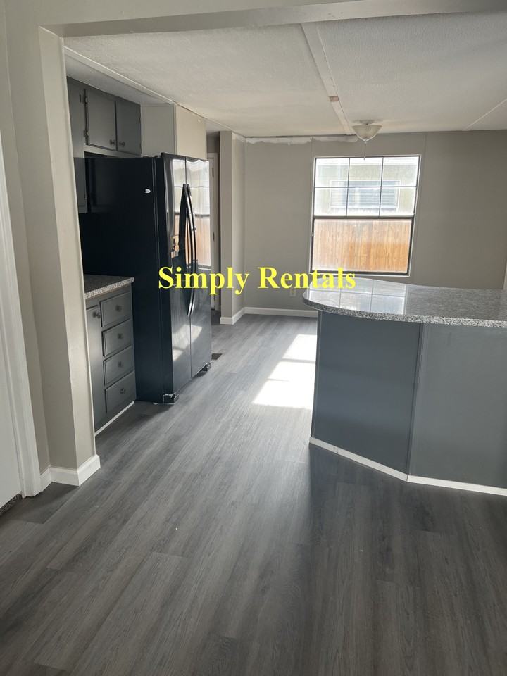 8532 Stream St Ne - Photo 4 of 16