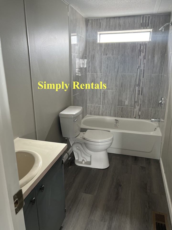 8532 Stream St Ne - Photo 6 of 16