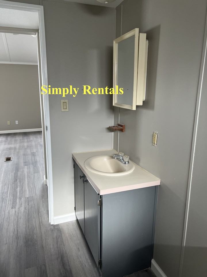 8532 Stream St Ne - Photo 7 of 16