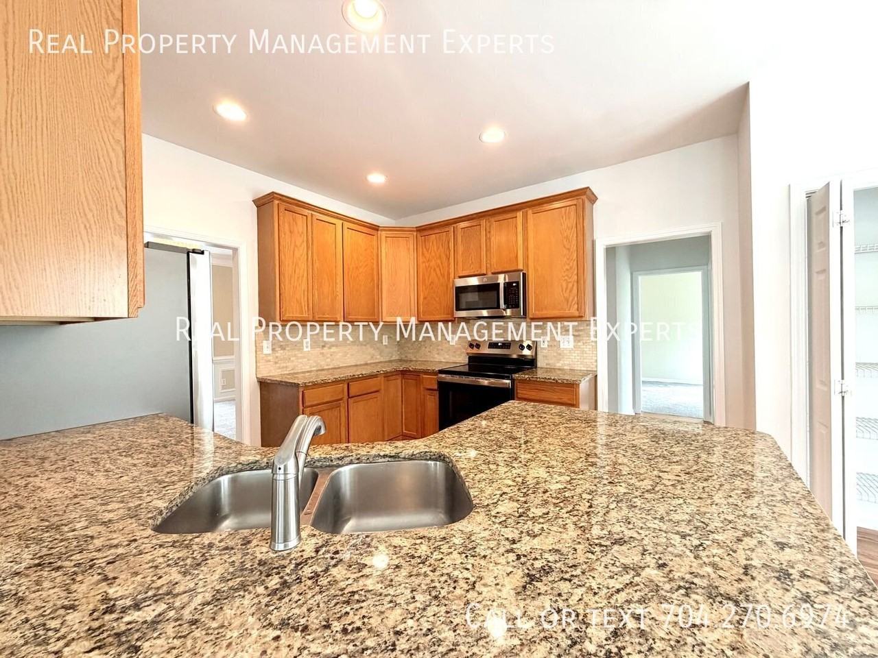 2318 Phlox Ct - Photo 2 of 25
