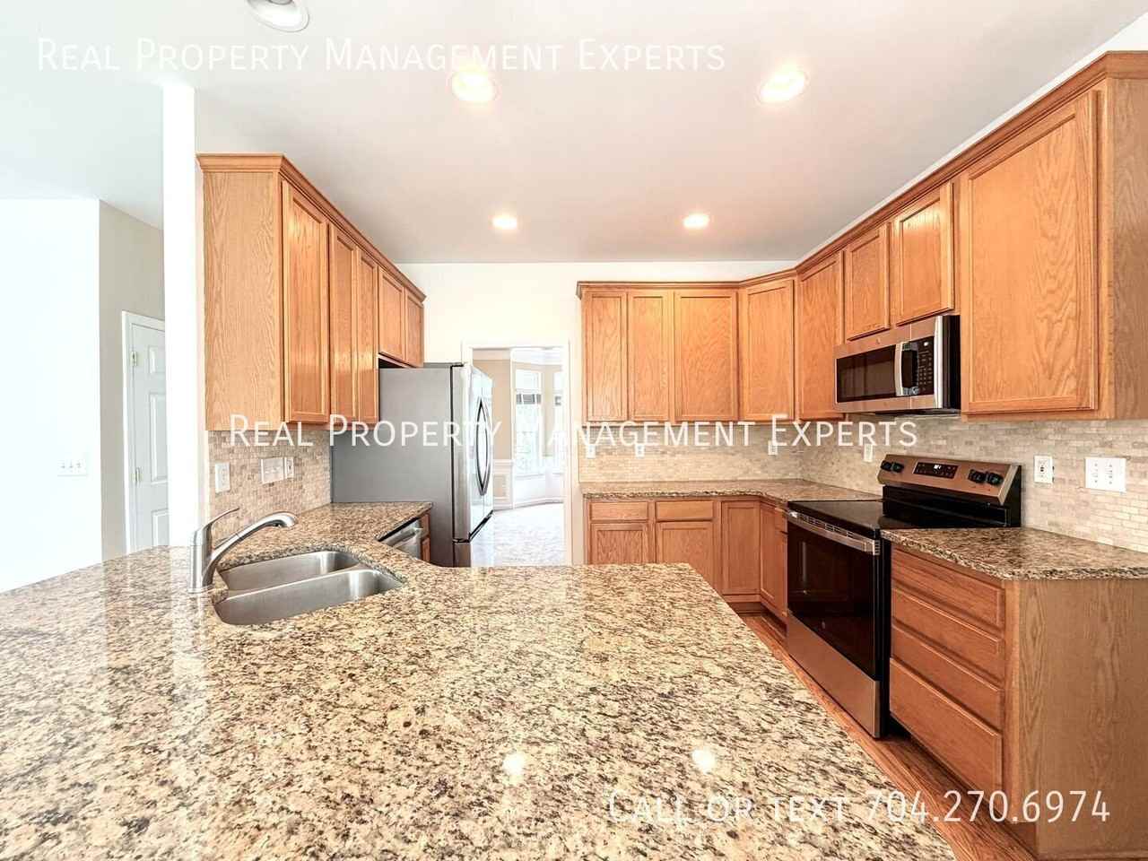 2318 Phlox Ct - Photo 3 of 25