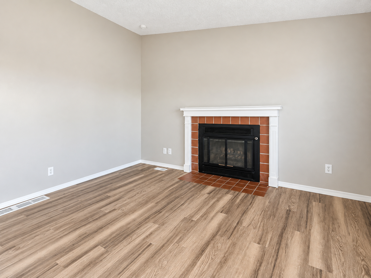 4326 Dearborn St - Photo 5 of 10
