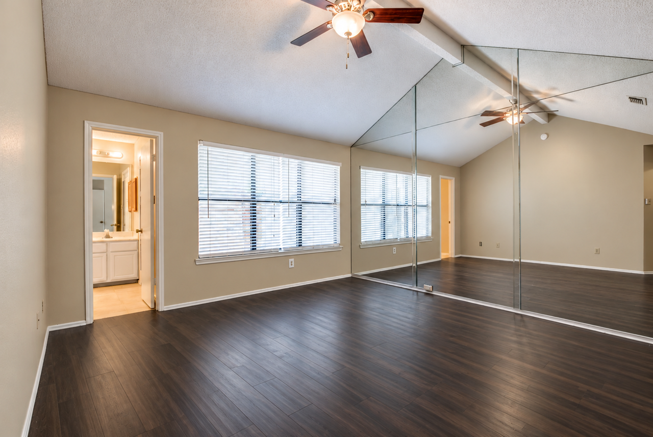 525 Grace Ln - Photo 7 of 12