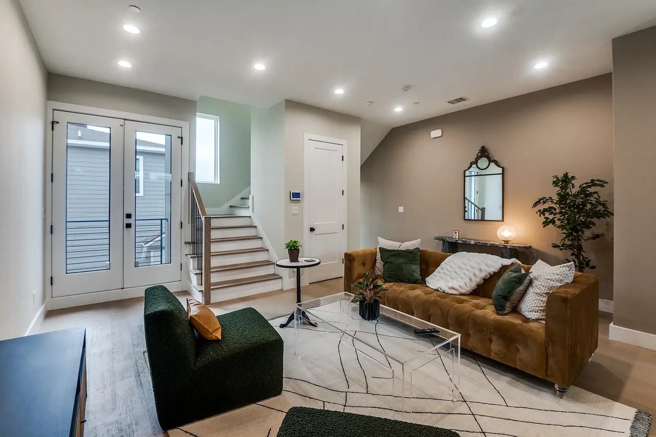 145 N Henderson Ave #104 - Photo 3 of 12