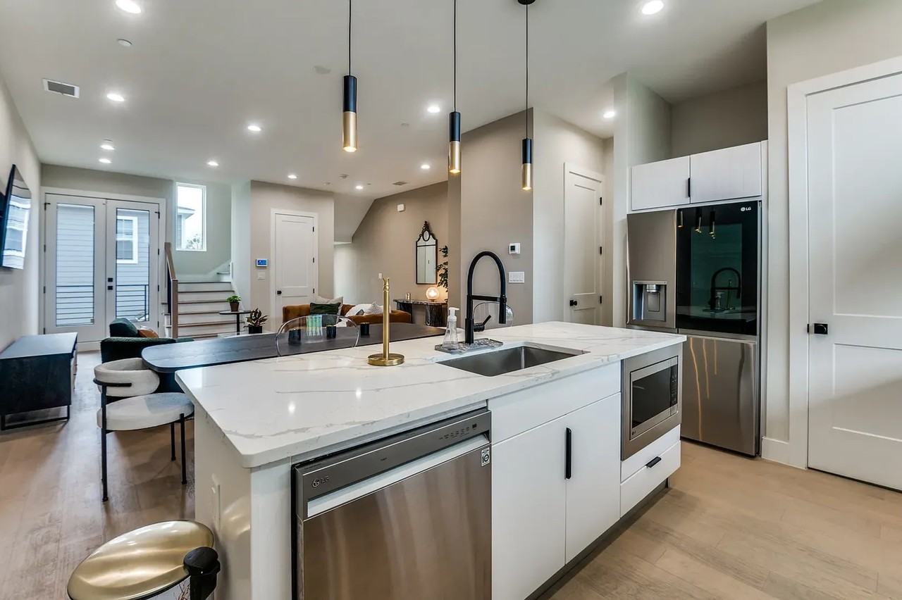145 N Henderson Ave #104 - Photo 4 of 12