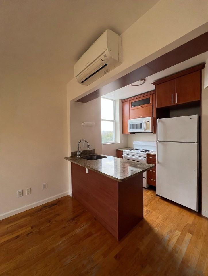1824 E 17th St #5A - Photo 4 of 24