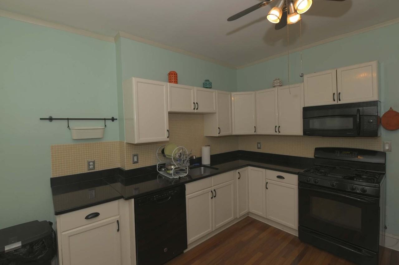 3009 Barclay St #1 - Photo 4 of 17