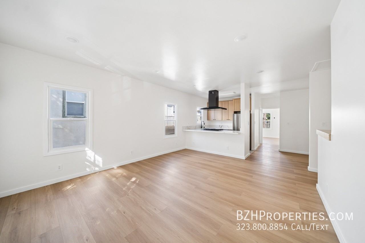 1282 N Hayworth Ave - Photo 2 of 12