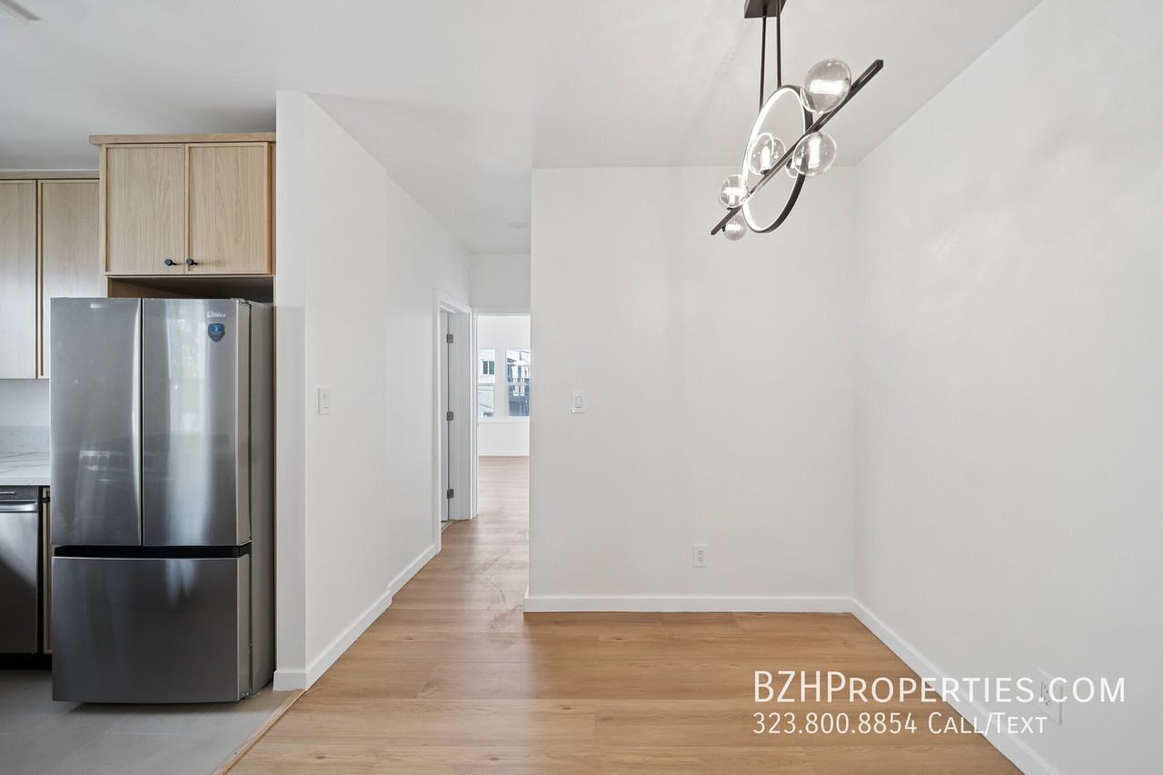 1282 N Hayworth Ave - Photo 3 of 12