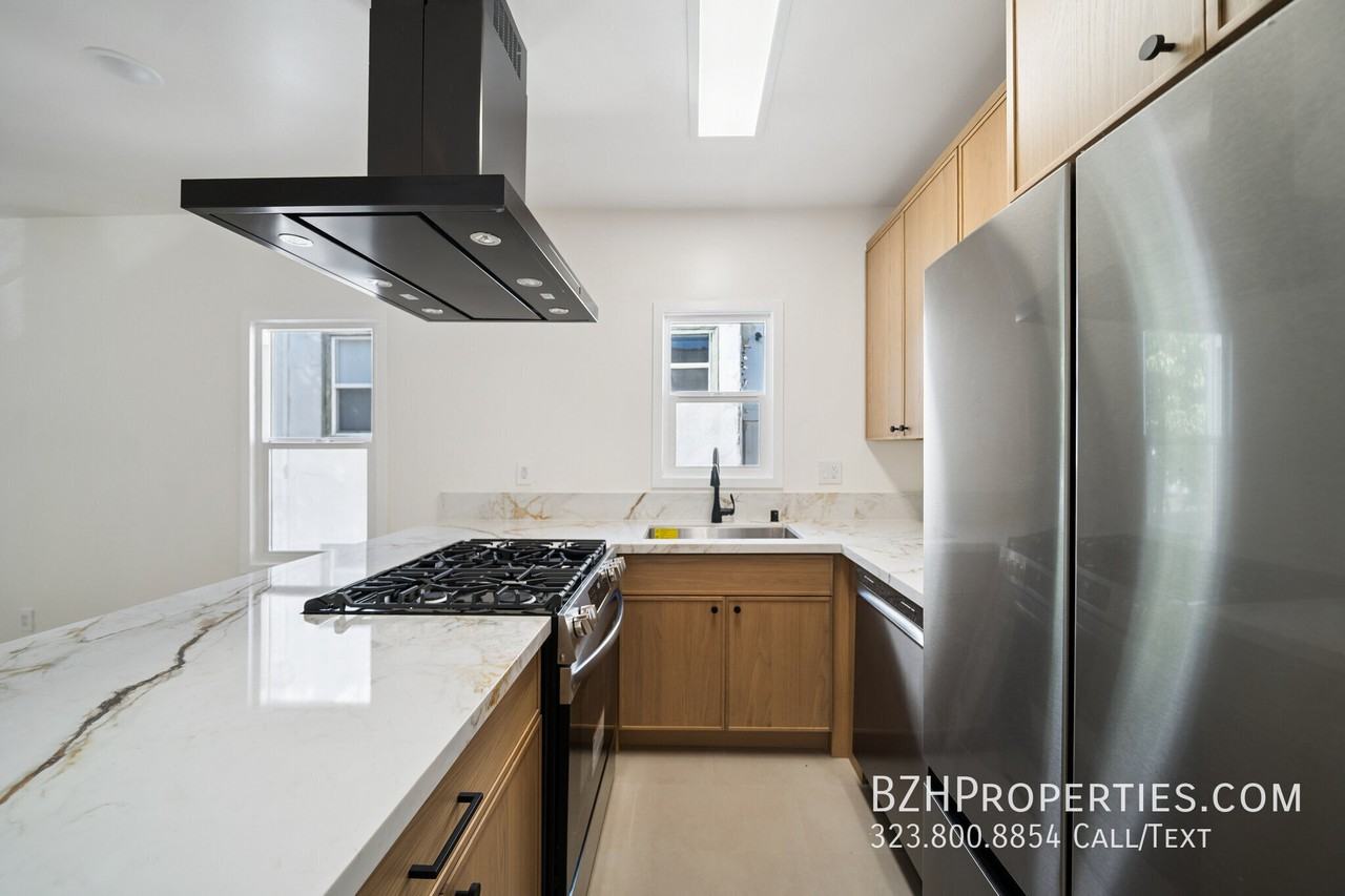 1282 N Hayworth Ave - Photo 4 of 12