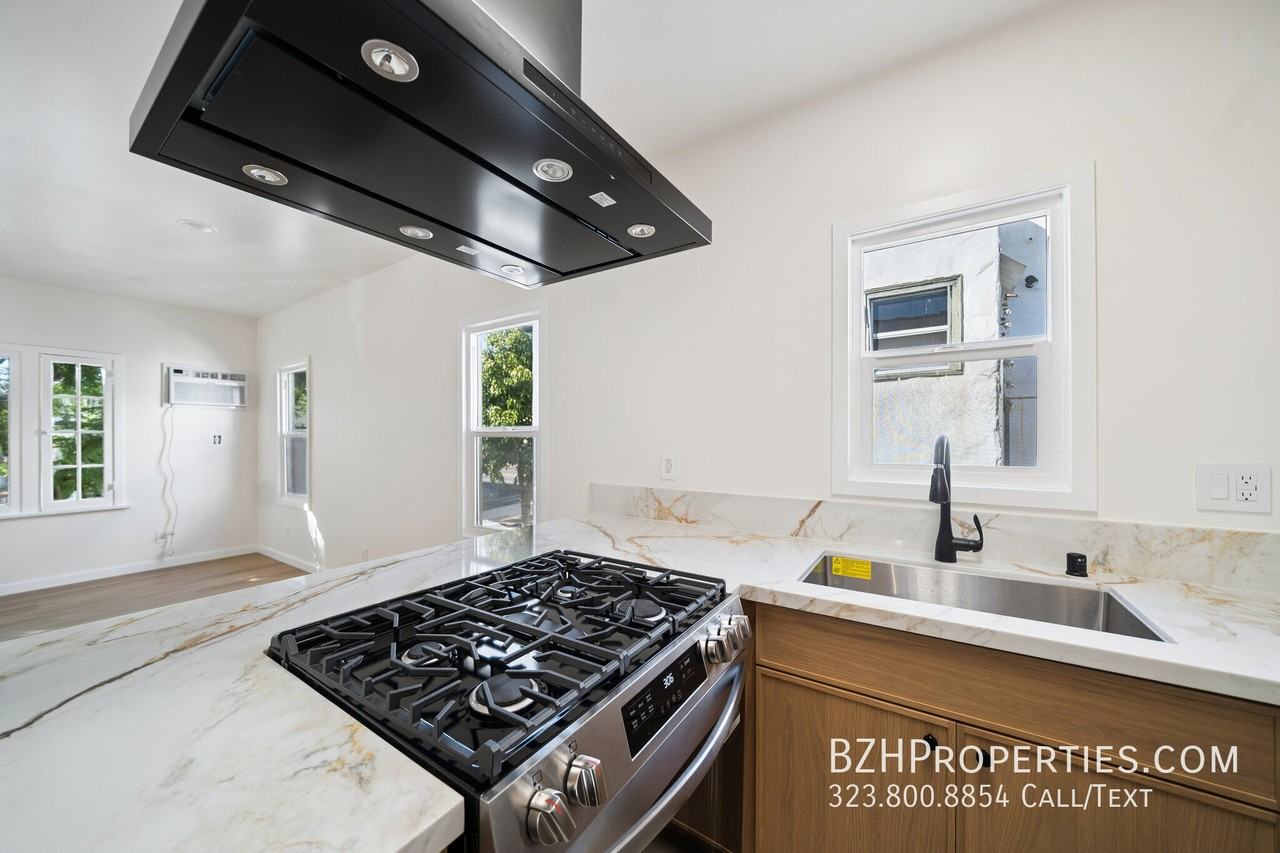 1282 N Hayworth Ave - Photo 6 of 12