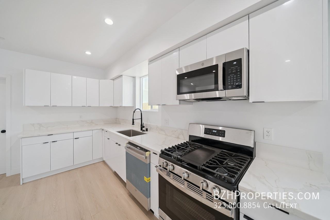 5653 Case Ave - Photo 3 of 37