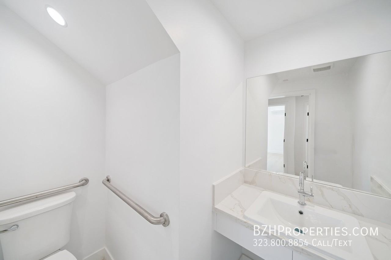 5653 Case Ave - Photo 5 of 37