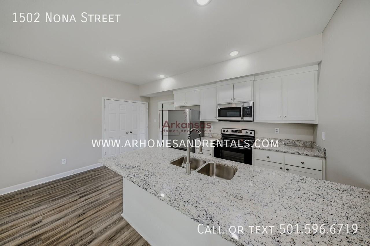 1502 Nona St - Photo 4 of 15