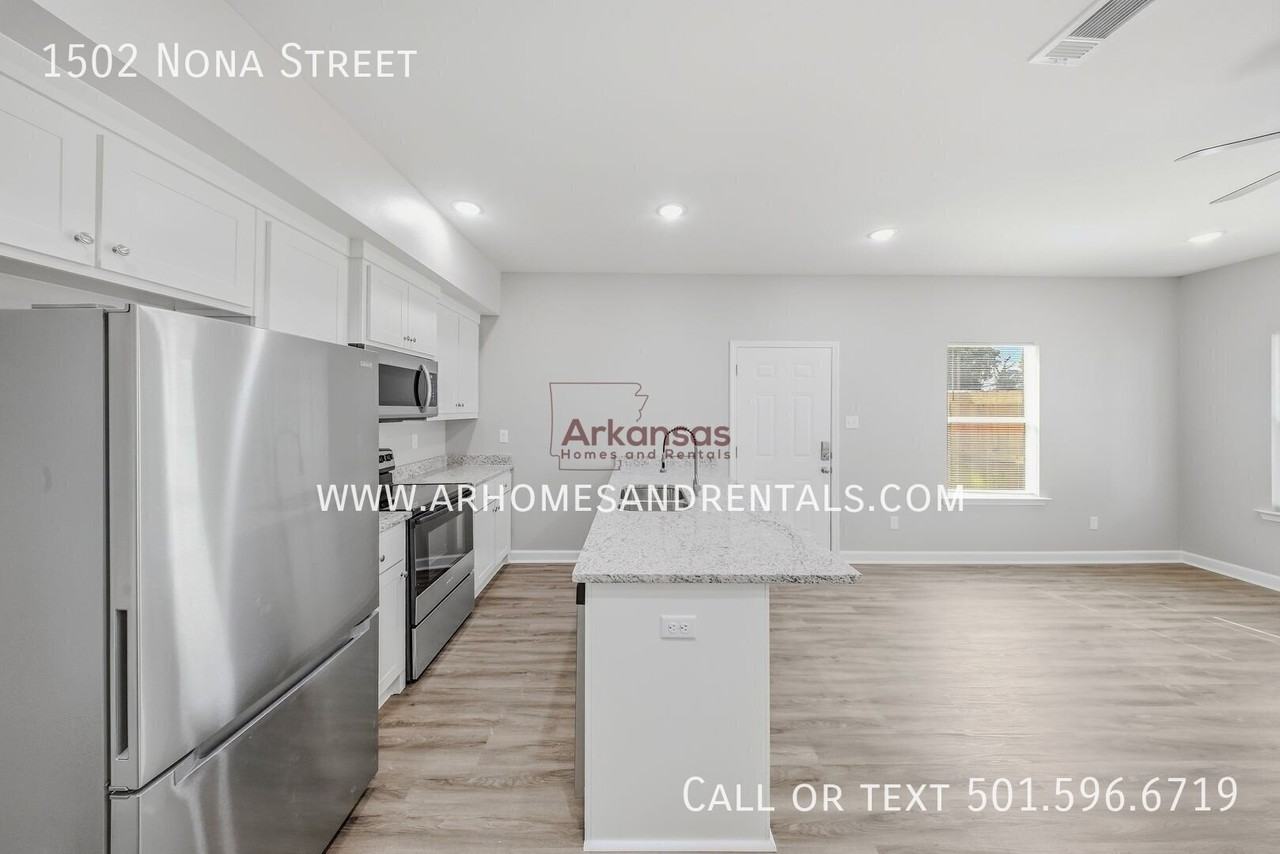 1502 Nona St - Photo 5 of 15
