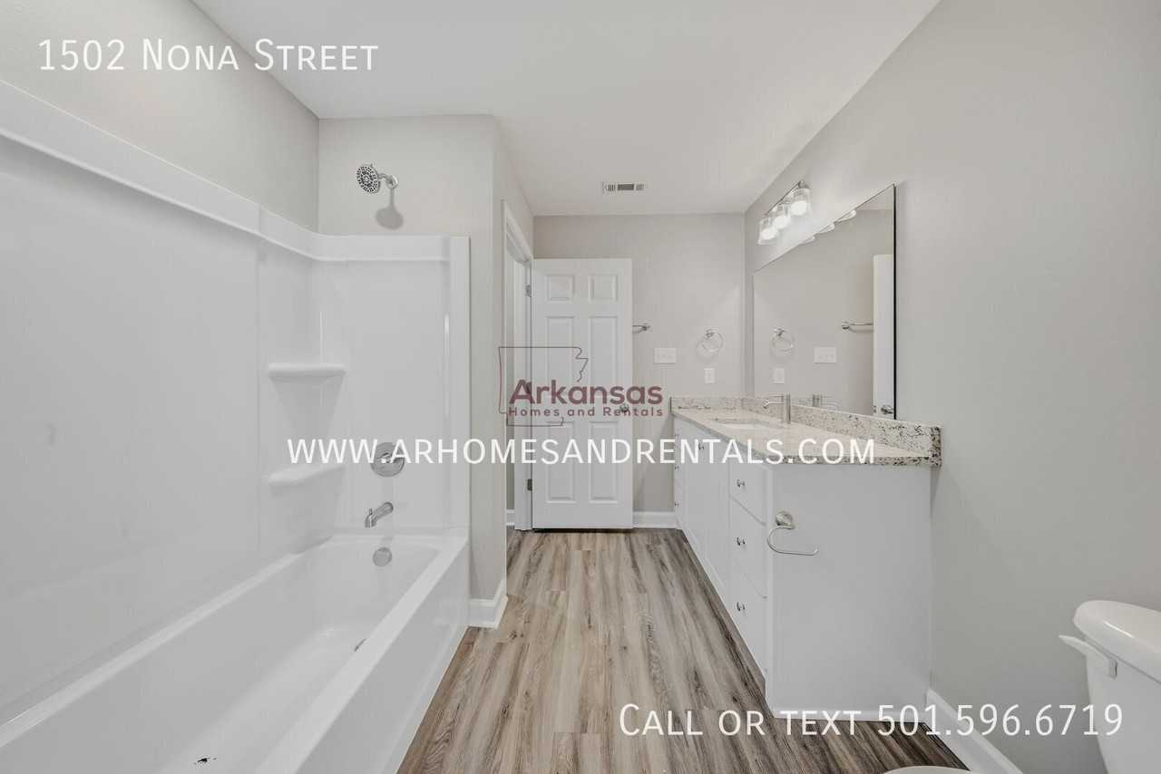 1502 Nona St - Photo 6 of 15
