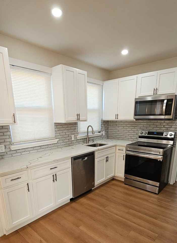 6512 Golden Ring Rd - Photo 5 of 18