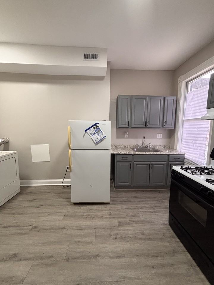 1828 Mosher St - Photo 5 of 13