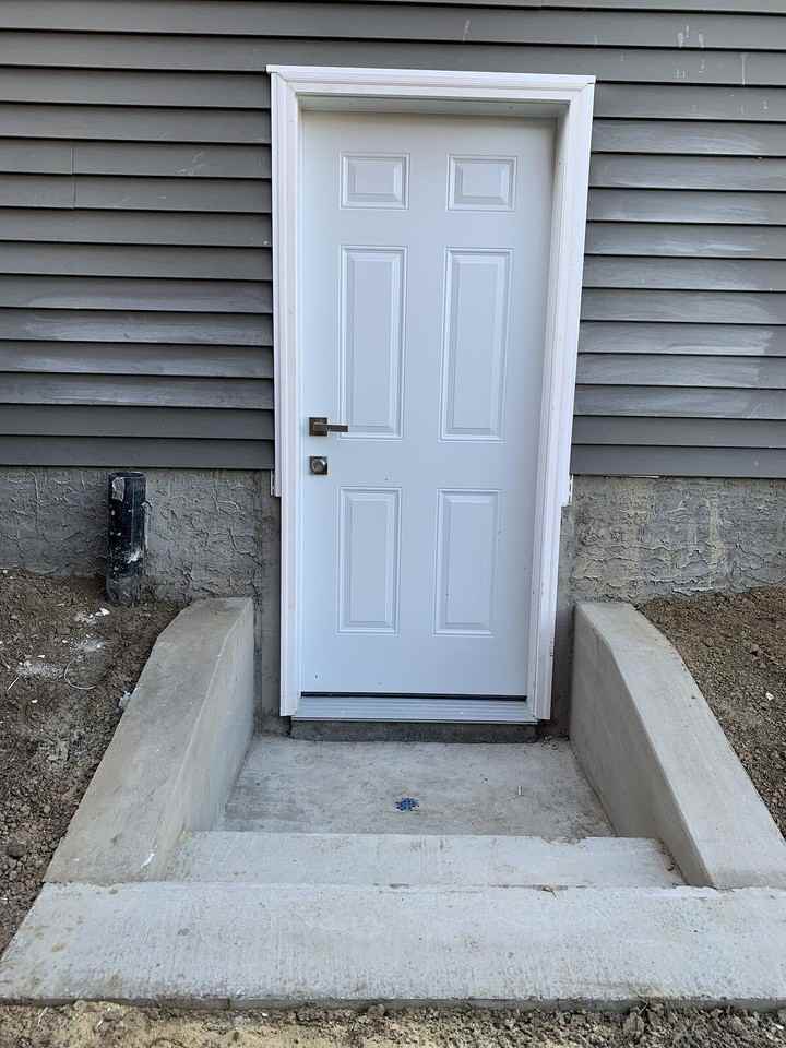 21703 85 Ave Nw - Photo 2 of 12