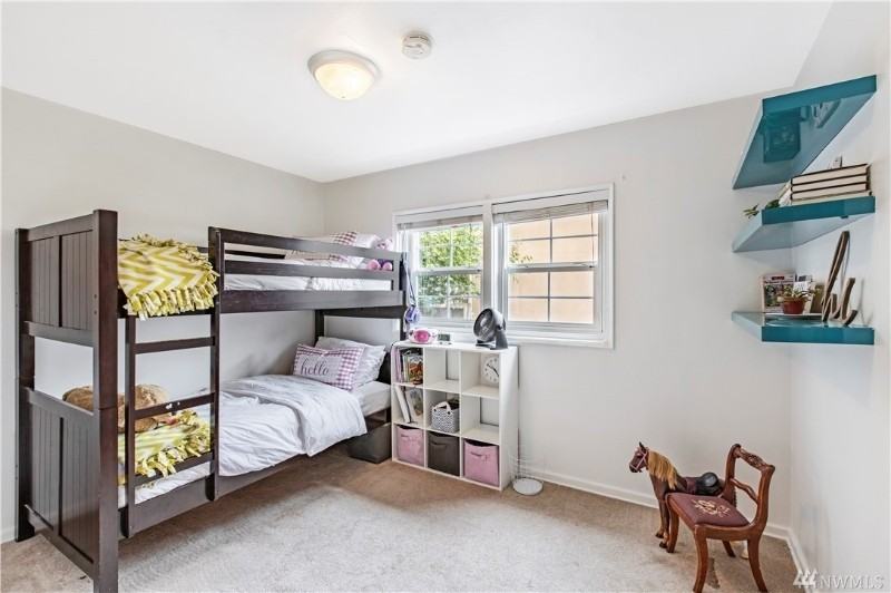2205 Ne 8th St - Photo 4 of 17