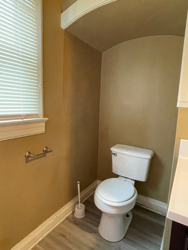 120 W Foch St - Photo 5 of 7