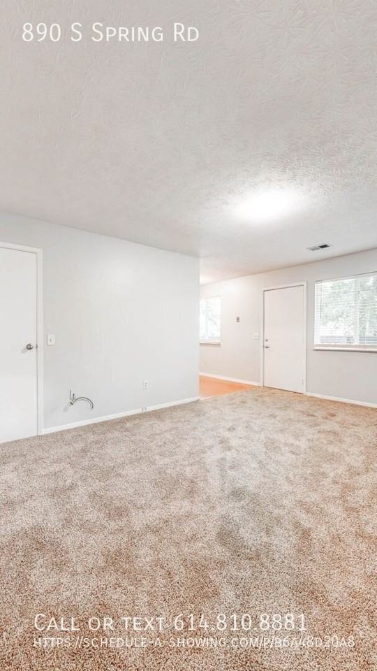 890 S Spring Rd - Photo 3 of 17
