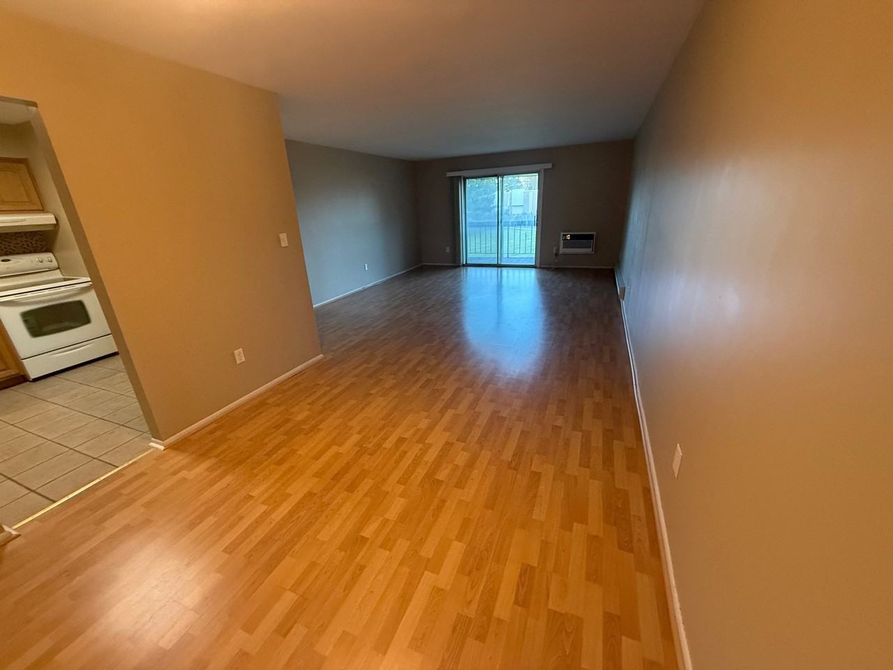 807 Eves Dr #1L - Photo 4 of 15